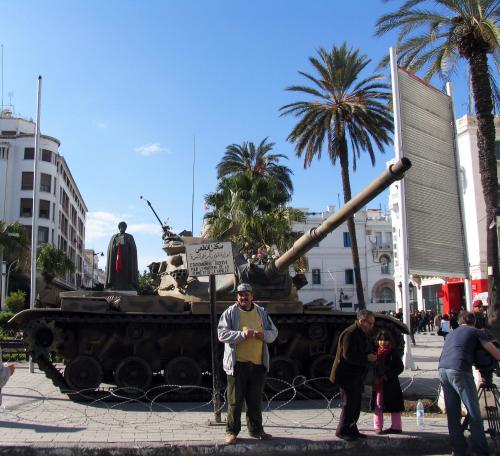 Octavo día del pueblo tunecino ¿Cae o no cae?