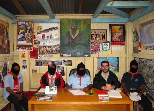 Con miembros del EZLN (Ejército Zapatista de Liberación Nacional).