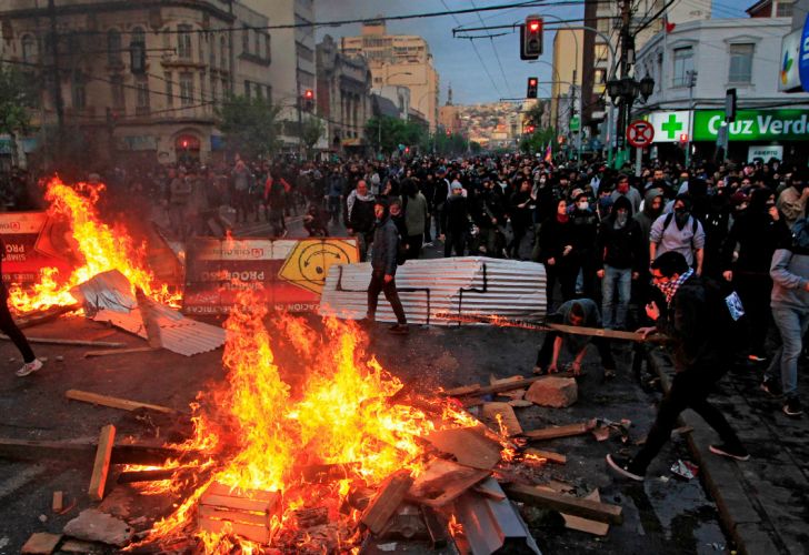 Fotogalería | Las protestas y saqueos en Chile dejan al menos ocho ...