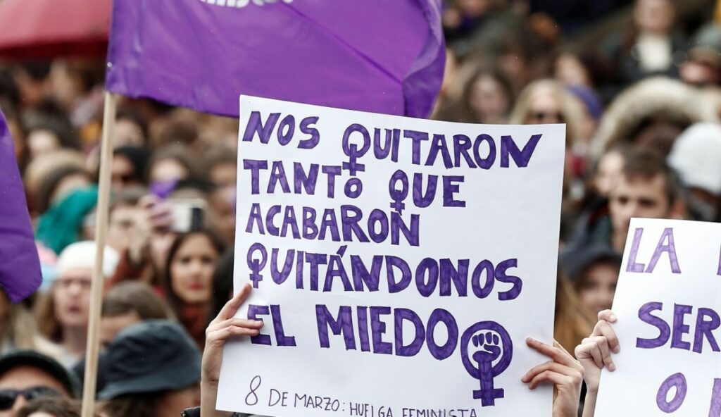 Por qué los neonazis sí pueden desfilar por Madrid y las feministas no? –  Rebelion