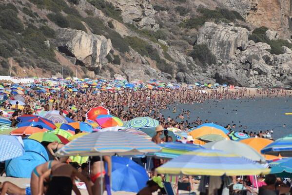 playa-abarrotada